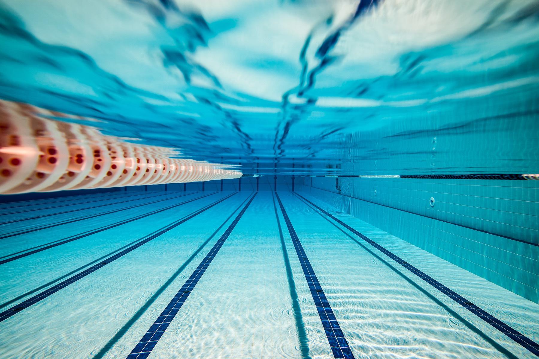 Freestyle swimmer practicing breathing rhythm underwater
